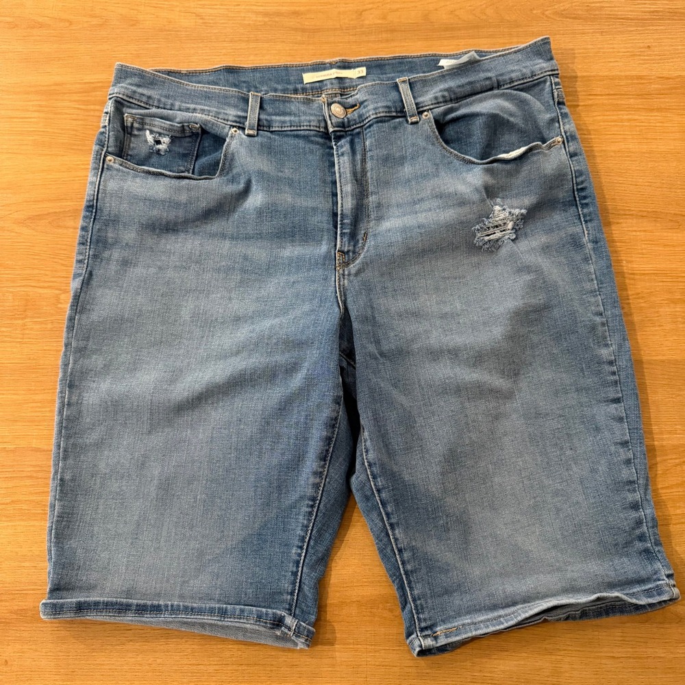 Levi Strauss Co Womens Bermuda Shorts Blue Distressed Denim Size 33‎